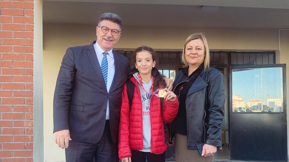 Ankara Minikler Tekvando Şampiyonumuz Zeynep